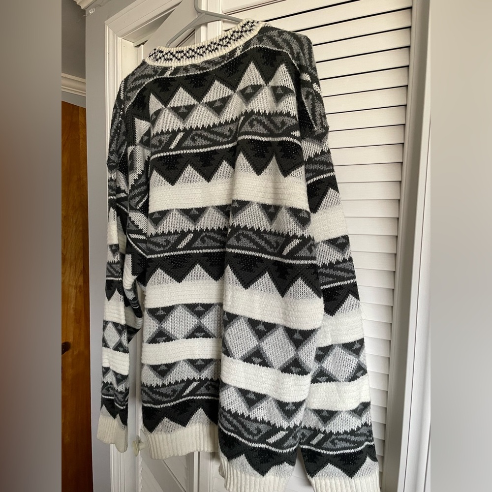 Geometric Patterned Sweater - Picture 6 of 6